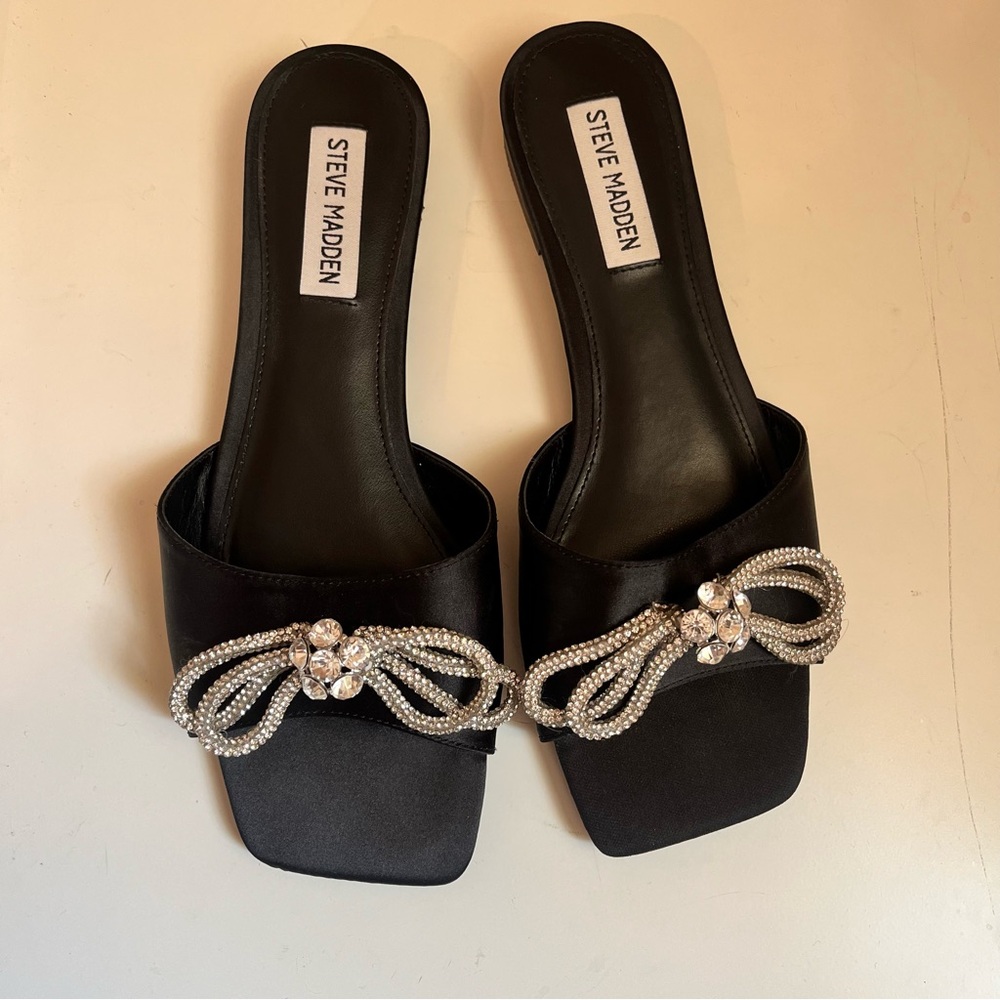 Steven Madden Veda Diamond Bow Flat Sandals Black Satin - Picture 3 of 6